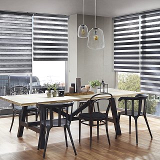 Doppelrollos von Erfal in einem modernen Esszimmer