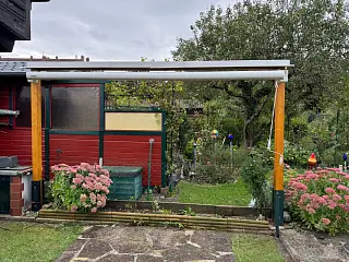 Freistehende Markise in einem privaten Garten, umgesetzt von der Schuhbauer junior GmbH