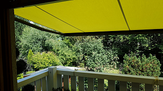 Grüne Kassettenmarkise, umgesetzt von der Schuhbauer junior GmbH