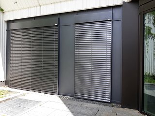 Raffstoren an Terrassentüren, umgesetzt von der Schuhbauer junior GmbH