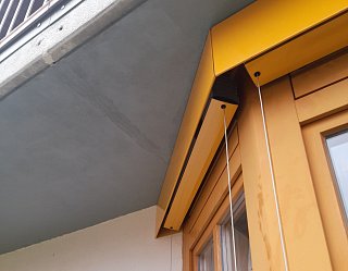 Raffstoren an Fenster, umgesetzt von der Schuhbauer junior GmbH