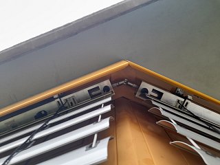 Raffstoren an Fenster, umgesetzt von der Schuhbauer junior GmbH