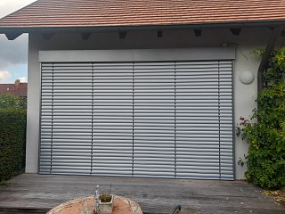 Raffstoren an Terrassentüren, umgesetzt von der Schuhbauer junior GmbH