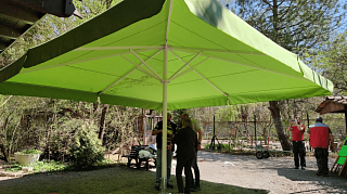 Großer Sonnenschirm, umgesetzt von der Schuhbauer junior GmbH